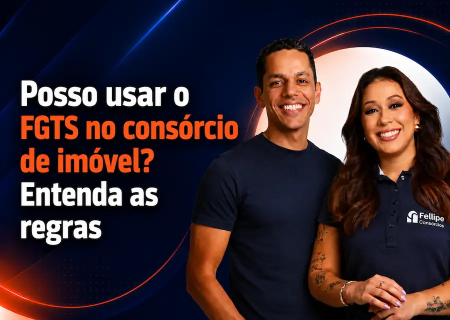 Casal sorri ao lado de uma consultora da Fellipe Consórcios enquanto a capa destaca informações sobre como utilizar o FGTS no consórcio de imóvel e as regras para seu uso.